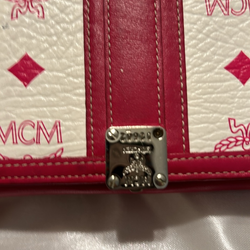 MCM White and Pink Shoulder Bag with MCM wallet. - Picture 10 of 15